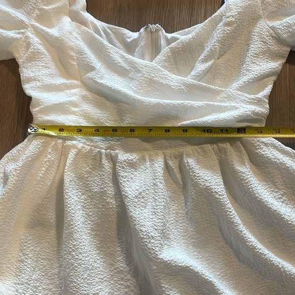 Lulu’s Women’s Mini Dress Medium White Little Bit In Love Surplice Puff Sleeve - Picture 15 of 17
